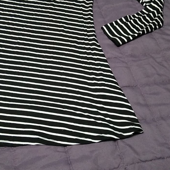 SungLight Colorblock Top Black White Maroon Small - Picture 2 of 7